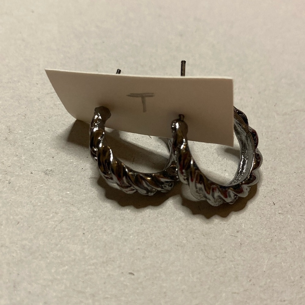 *BOGO FREE* Twist silver hoop earrings